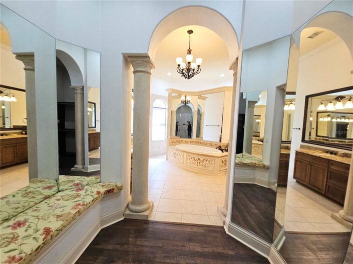 Image No.20-5 Bed House for sale
