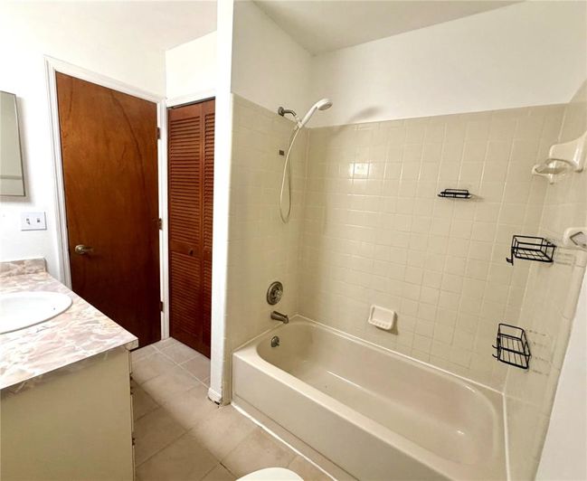 Image No.9-2 Bed Townhouse for sale