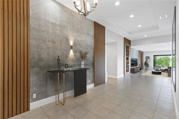 Image No.5-5 Bed House for sale