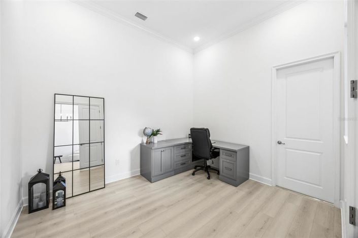 Image No.26-6 Bed House for sale