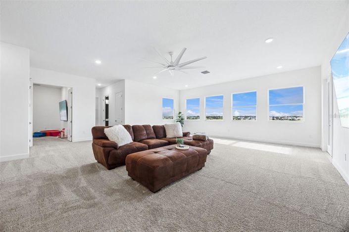 Image No.27-6 Bed House for sale