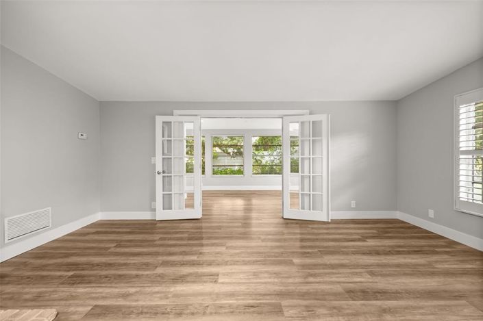 Image No.25-4 Bed House for sale