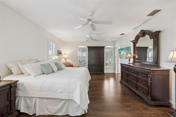 Image No.26-5 Bed House for sale