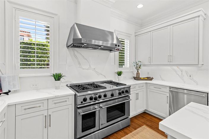 Image No.6-5 Bed House for sale