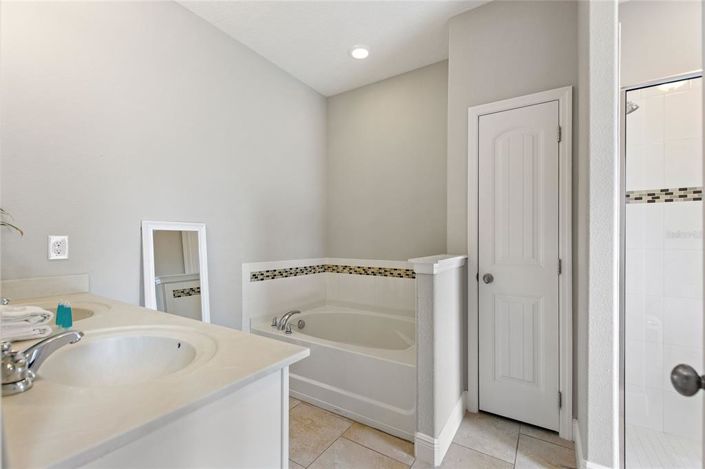 Image No.19-5 Bed House for sale