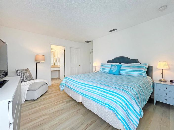 Image No.17-6 Bed House for sale