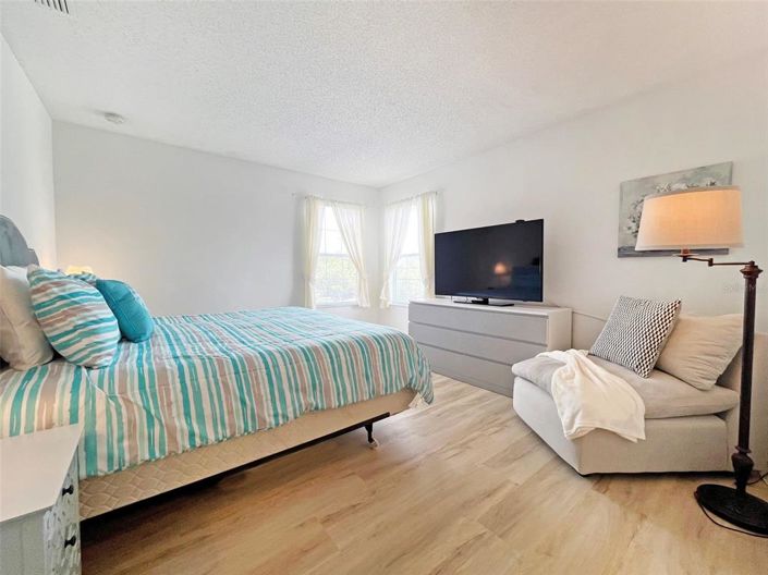 Image No.18-6 Bed House for sale