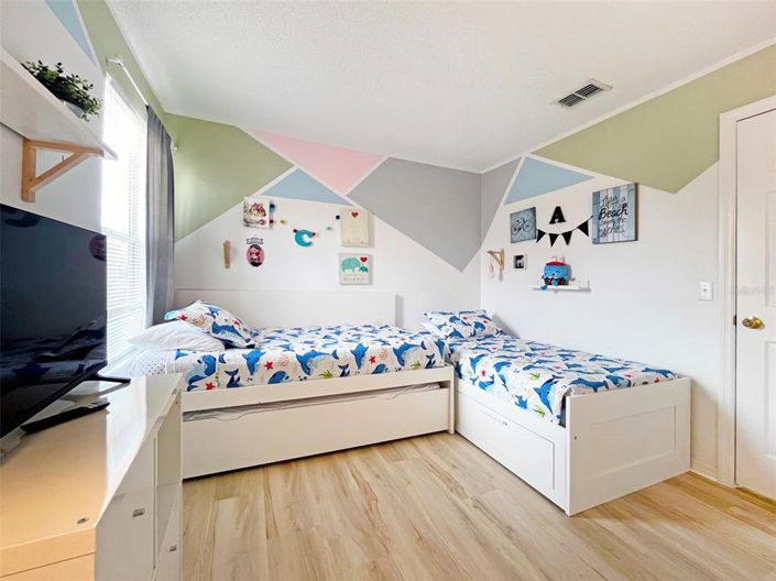 Image No.30-6 Bed House for sale