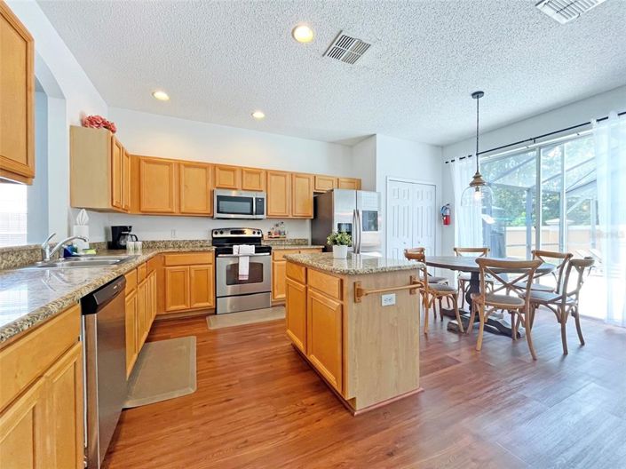 Image No.7-6 Bed House for sale