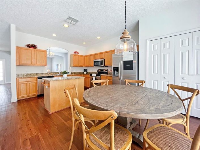 Image No.8-6 Bed House for sale