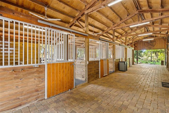 Image No.9-5 Bed House for sale