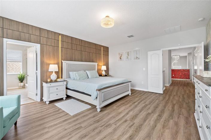 Image No.35-5 Bed House for sale