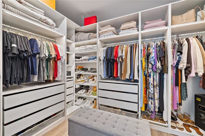 Image No.48-5 Bed House for sale