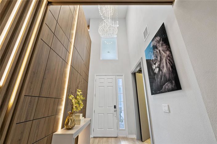 Image No.6-5 Bed House for sale