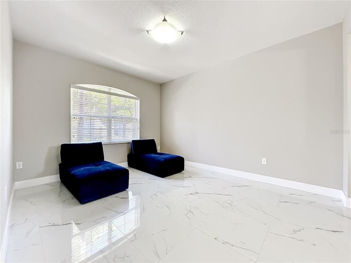 Image No.11-5 Bed House for sale