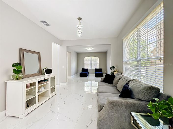 Image No.19-5 Bed House for sale