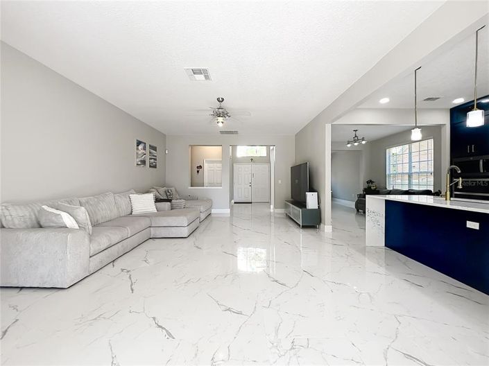 Image No.36-5 Bed House for sale