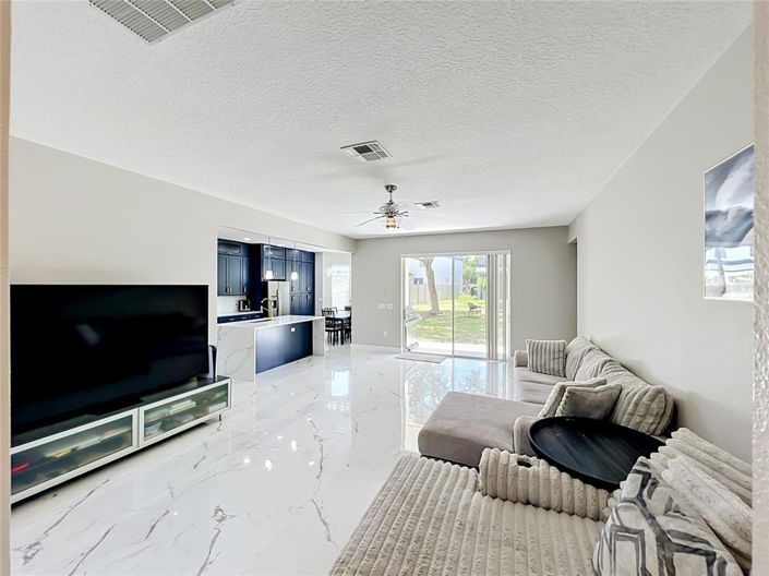 Image No.40-5 Bed House for sale
