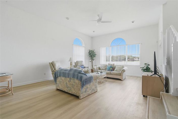 Image No.8-3 Bed Townhouse for sale