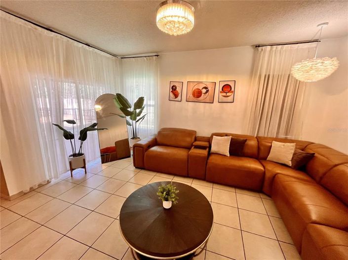 Image No.10-4 Bed House for sale