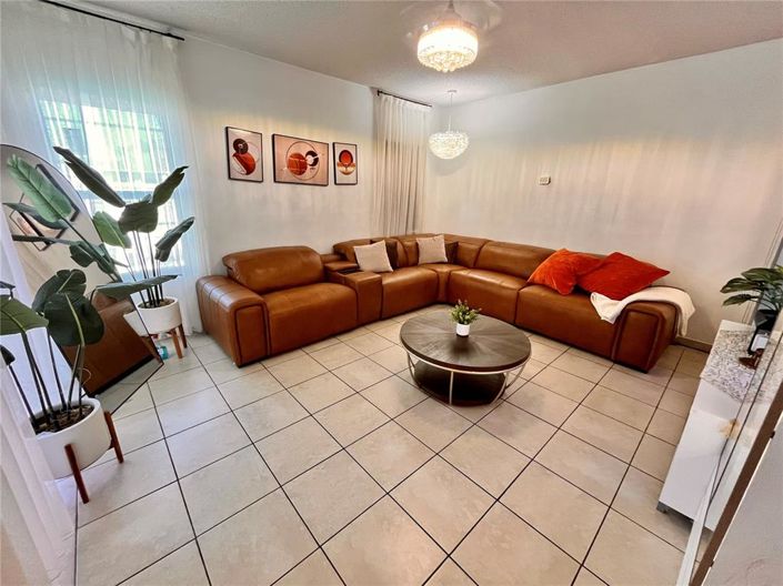 Image No.11-4 Bed House for sale