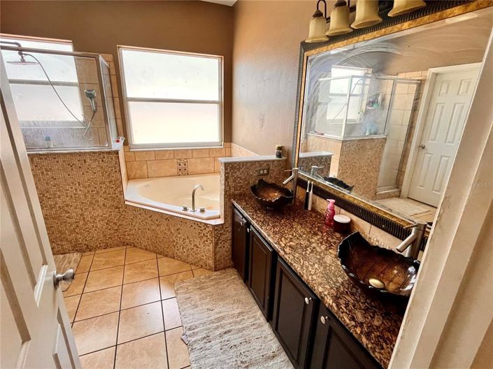 Image No.8-4 Bed House for sale