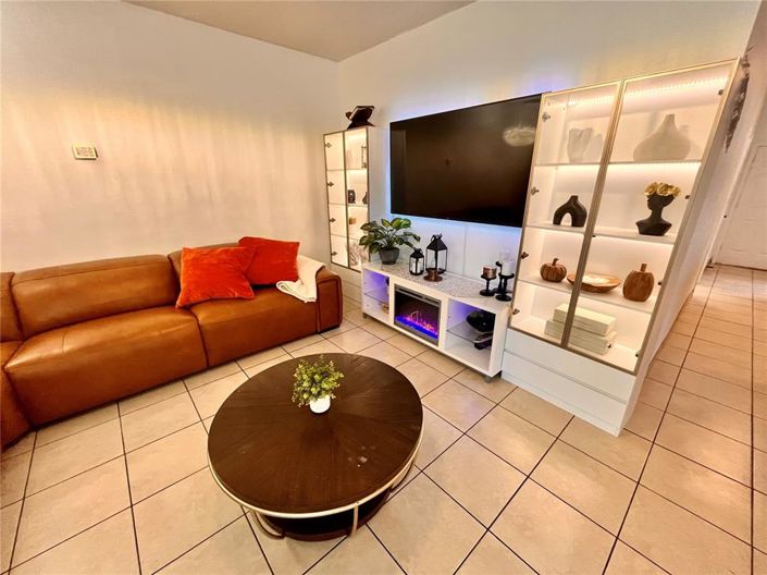 Image No.9-4 Bed House for sale