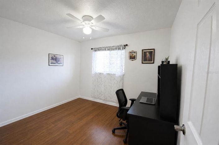 Image No.11-3 Bed House for sale