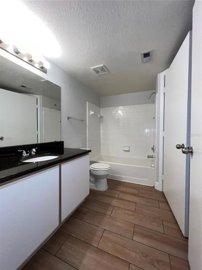 8d076785-404