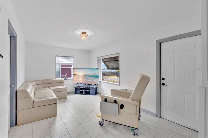 Image No.3-2 Bed House for sale