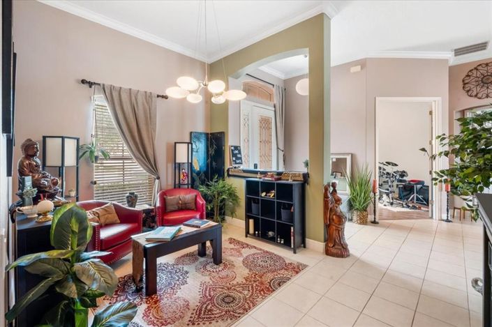 Image No.8-4 Bed House for sale