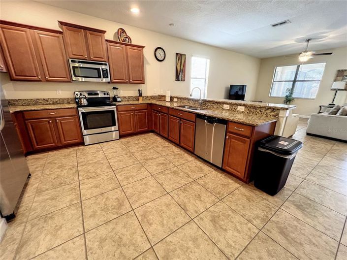 Image No.6-8 Bed House for sale
