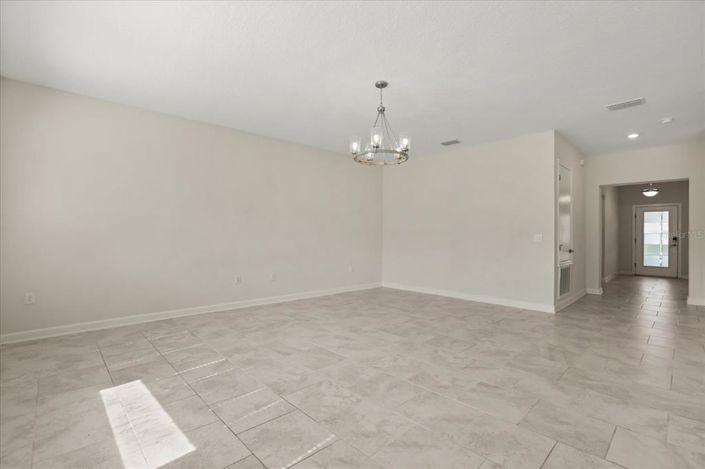 Image No.11-5 Bed House for sale