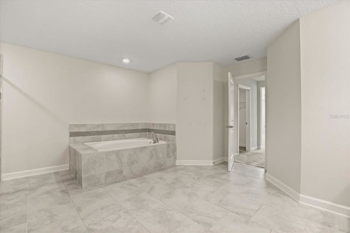 Image No.43-5 Bed House for sale