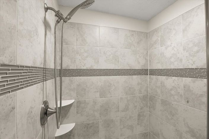 Image No.44-5 Bed House for sale