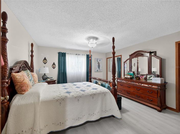 Image No.27-4 Bed House for sale