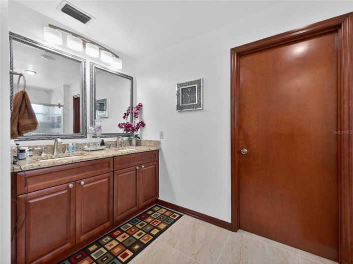 Image No.28-4 Bed House for sale
