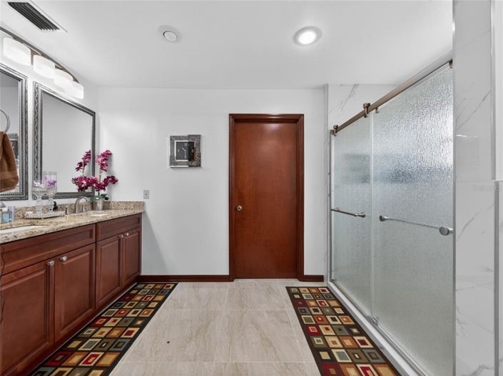 Image No.30-4 Bed House for sale