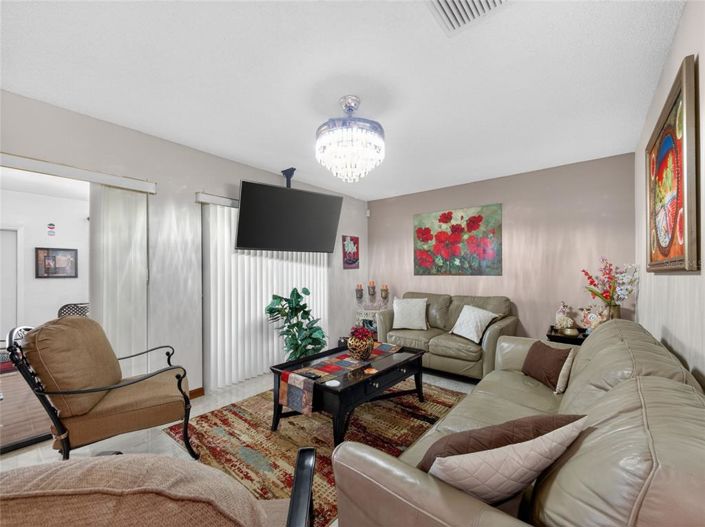 Image No.35-4 Bed House for sale