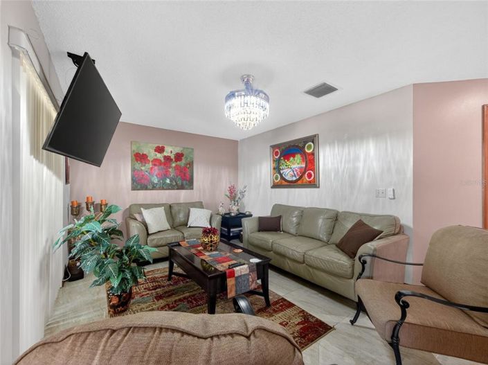 Image No.36-4 Bed House for sale