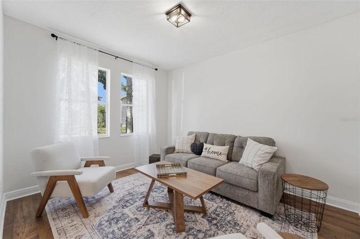 Image No.6-5 Bed House for sale