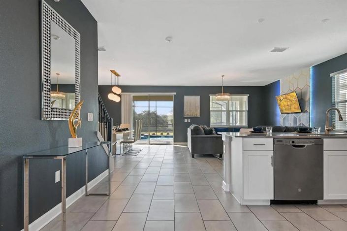 Image No.4-8 Bed House for sale
