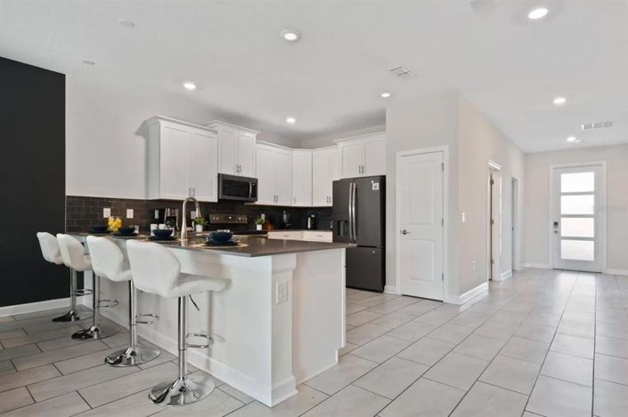 Image No.6-8 Bed House for sale