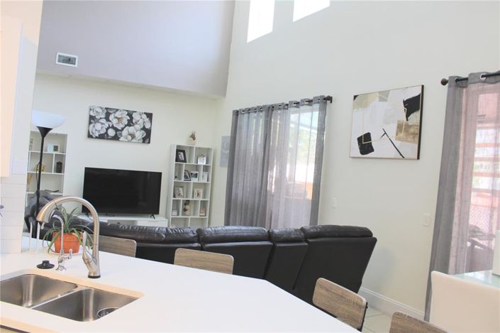 Image No.17-4 Bed House for sale