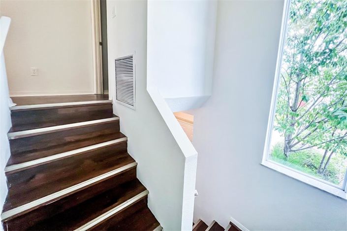 Image No.6-4 Bed Townhouse for sale