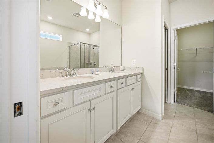 Image No.19-5 Bed House for sale