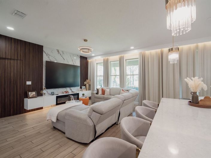 Image No.17-5 Bed House for sale