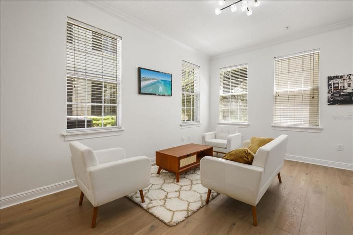 Image No.10-6 Bed Townhouse for sale