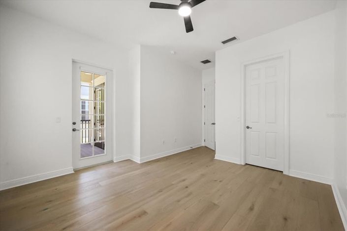 Image No.24-6 Bed Townhouse for sale