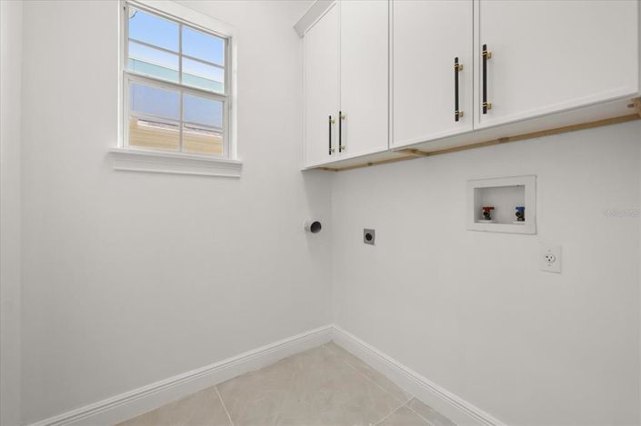 Image No.28-6 Bed Townhouse for sale